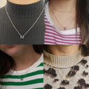 Colar Letra Delicada Inicial Passador Feminino (45cm) Banhado a Ouro 18k Anti Alérgico Cordão Acessórios Femininos